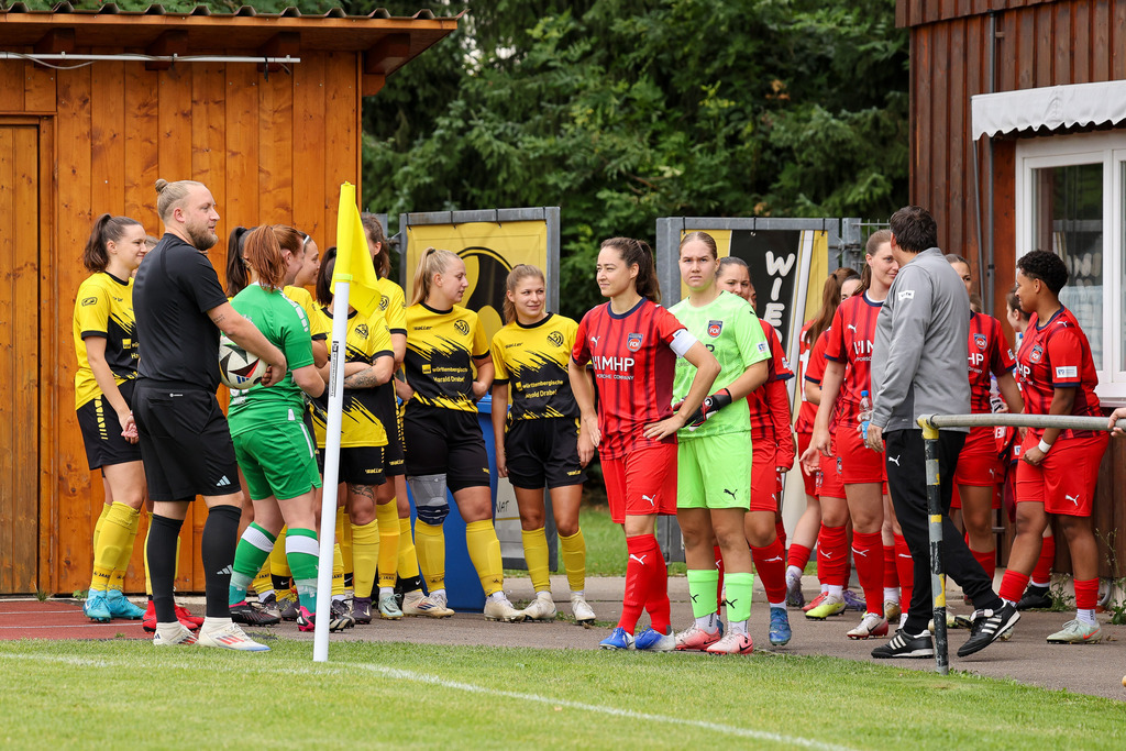 Fußball I FRAUEN I Saison 2025-2026 I Freundschaftsspiel I SGM Ebnat-Waldhausen - 1FC Heidenheim 1846 2 I_250823_1378 | Fotopresso – Sportfotografie in Heidenheim & Umgebung. Professionelle Sportfotografie für unvergessliche Momente. Dynamische Action-Shots, emotionale Szenen & hochwertige Bilder. - Realisiert mit Pictrs.com