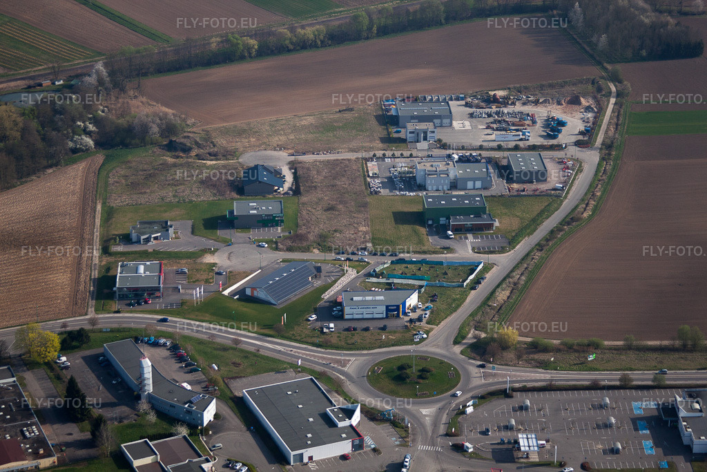 Vue aérienne: Vue de la ville à Reimerswiller dans le département Bas Rhin, France. Photo: IMG_63806.jpg prise le 30/03/2014 par Werner Riehm/FLY-FOTO.eu – Résolution de l'original: 4752 x 3168 px