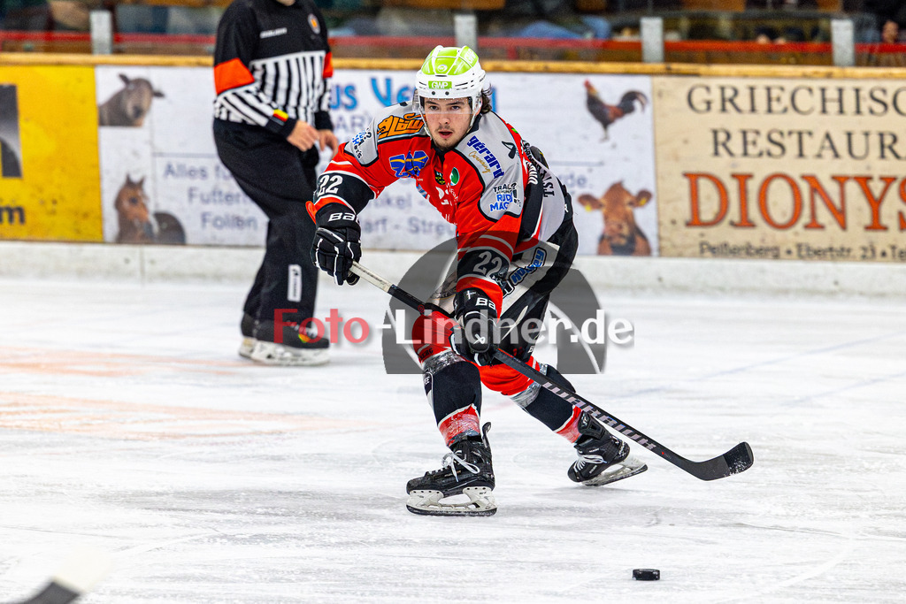 TSV Peißenberg Miners vs TEV Miesbach | Eishockey Bayernliga 2023/2024, TSV Peißenberg Miners vs TEV Miesbach, 20240202,
Sinan ONDÖRTOGLU (Miners 22) in Aktion,
2024-02-02 in Peißenberg (Eisstadion)
22 Sinan ONDÖRTOGLU (Miners 22)
Copyright: WolfgangxLindner foto-lindner.de
