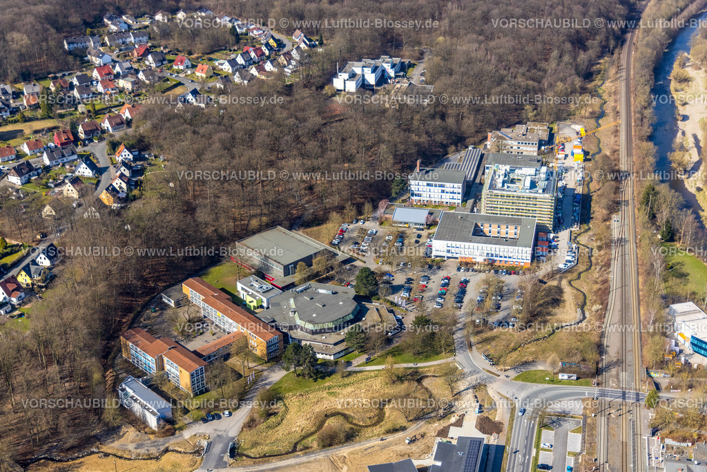 Arnsberg220301923Neheim | Luftbild, Kulturzentrum Berliner Platz und Baustelle Berufskolleg Berliner Platz und Franz-Stock-Gymnasium links im Bild mit  Gebäude A im Hintergrund in Hüsten, Arnsberg, Sauerland, Nordrhein-Westfalen, Deutschland