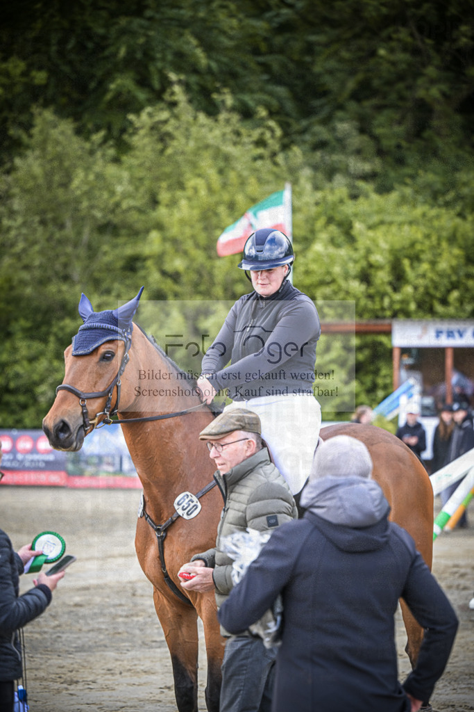 DOS_2305 | Entdecke hochwertige Reitturnierfotos von Foto Oger. Professionell, emotional und authentisch – jetzt Lieblingsmomente im Shop bestellen.Deutschlandweite Turnierfotografie. - Realisiert mit Pictrs.com