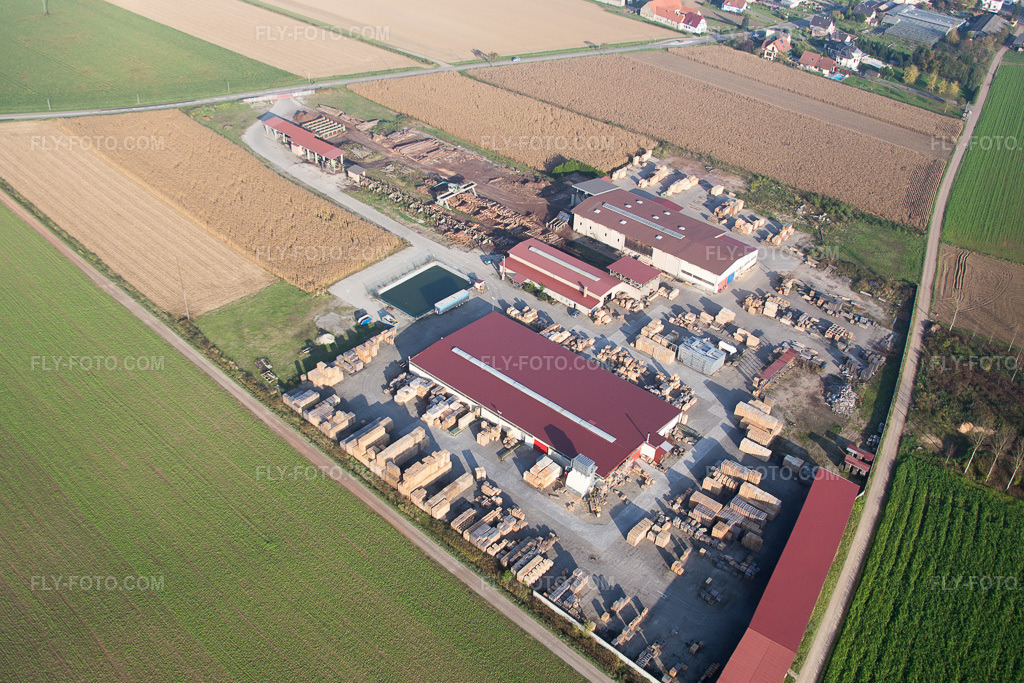 Aerial view: View of the town in Niederrœdern in the state Bas-Rhin, France.Photo: IMG_075657.jpg taken on 11/01/2014 by Werner Riehm/FLY-FOTO.comResolution of the original: 4805 x 3204 px