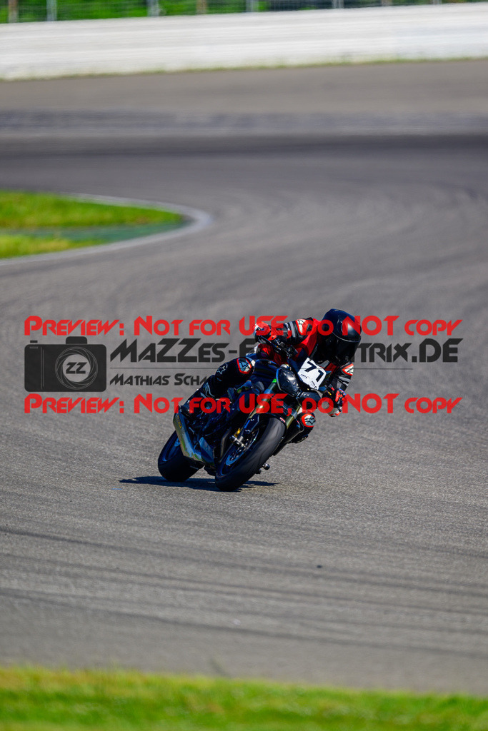 MaZZes_FotoMatrix_240520_6007705_3644 | INST