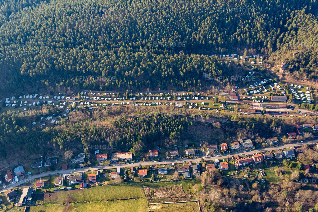 Luftbild: Dahn, Campingplatz Büttelwoog in Dahn im Bundesland Rheinland-Pfalz in Deutschland. Foto: IMG_086765.jpg vom 26.03.2016 durch Werner Riehm/FLY-FOTO.de