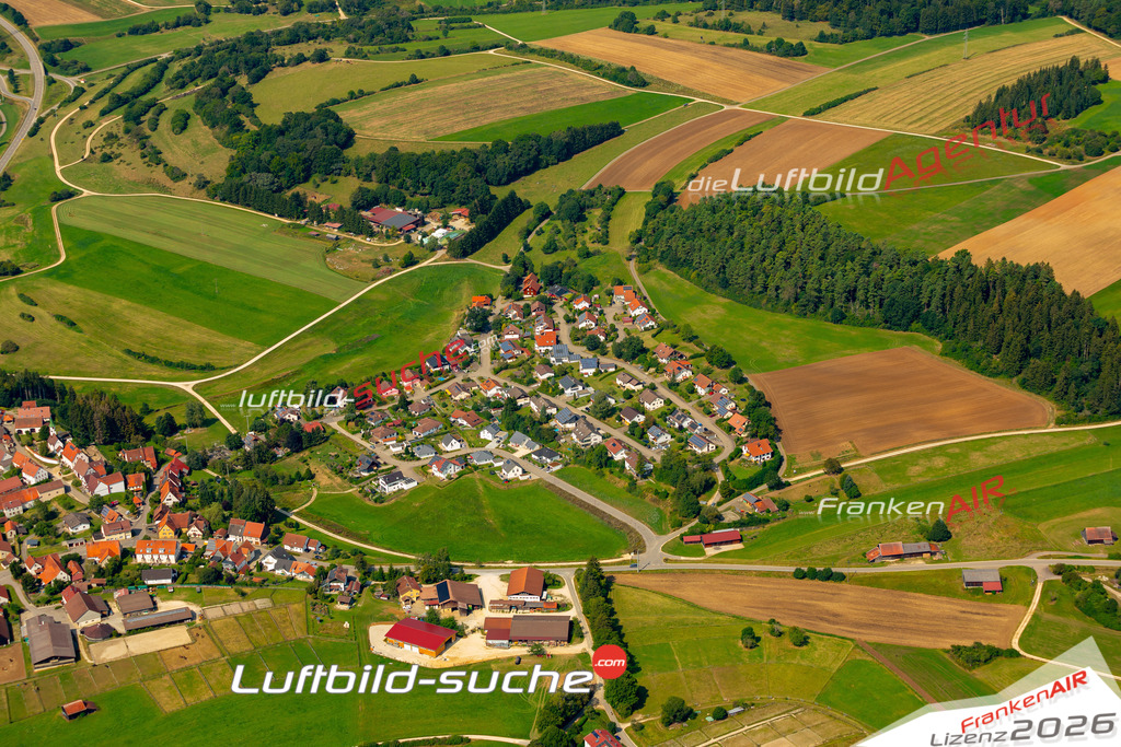 Das Luftbild zeigt : Steingebronn Gomadingen - Die Luftaufnahme wurde 2024 vom UL-Flugzeug aus erstellt ( keine Drohne ) - Hochauflösende Luftaufnahme - Für grossformatige Ausdrucke geeignet. Die Geschenkidee !Mit Lizenz und Bildrechte bestellbar