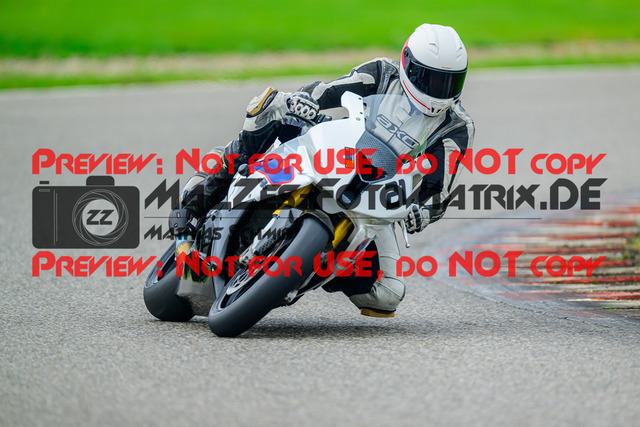 MaZZes_Fotomatrix_20241003_6007705_1544 | GELB