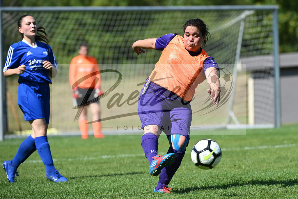 VFBGRE20200816_0040 | Fussball, Frauen:   bei dem Testspiel zwischen VfB Schinkel und TSG 07 Burg Gretesch IV auf der Sportanlage am Zuschlag am 16.08.2020 in Osnabrueck, Deutschland. - Realisiert mit Pictrs.com