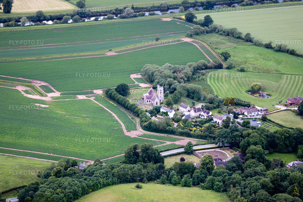Vue aérienne: Vue de la ville à Severn Stoke dans le département Angleterre, Grande Bretagne. Photo: IMG_40808(39786).jpg prise le 11/06/2011 par Werner Riehm/FLY-FOTO.eu – Résolution de l'original: 4448 x 2965 px