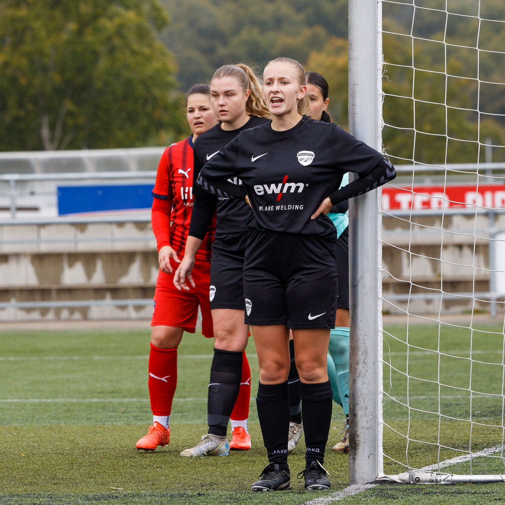 FCHHOH_251005_6880 | 1.FC Heidenheim 1846 II vs. SGM Hohenmemmingen/Sontheim, Fußball, Frauen, Bezirksliga, 2025/2026, 4. Spieltag, 05.10.2025 in Heidenheim, Kunstrasen b. Voith-Arena West(Foto: Michael Bulling) - Realisiert mit Pictrs.com