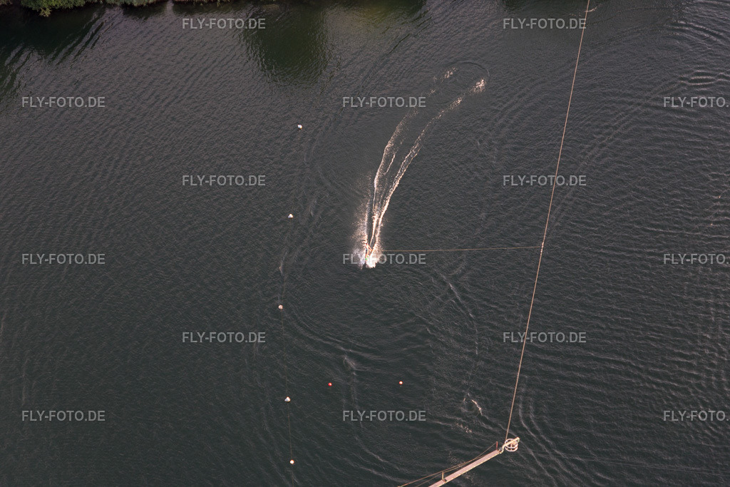 Sankt Leon, St. Leoner See, Wasserskianlage | Luftbild: Sankt Leon, St. Leoner See, Wasserskianlage im Ortsteil Sankt Leon in St. Leon-Rot im Bundesland Baden-Württemberg in Deutschland. Foto: IMG_102529.jpg vom 24.08.2017 durch Werner Riehm/FLY-FOTO.de - Realisiert mit Pictrs.com