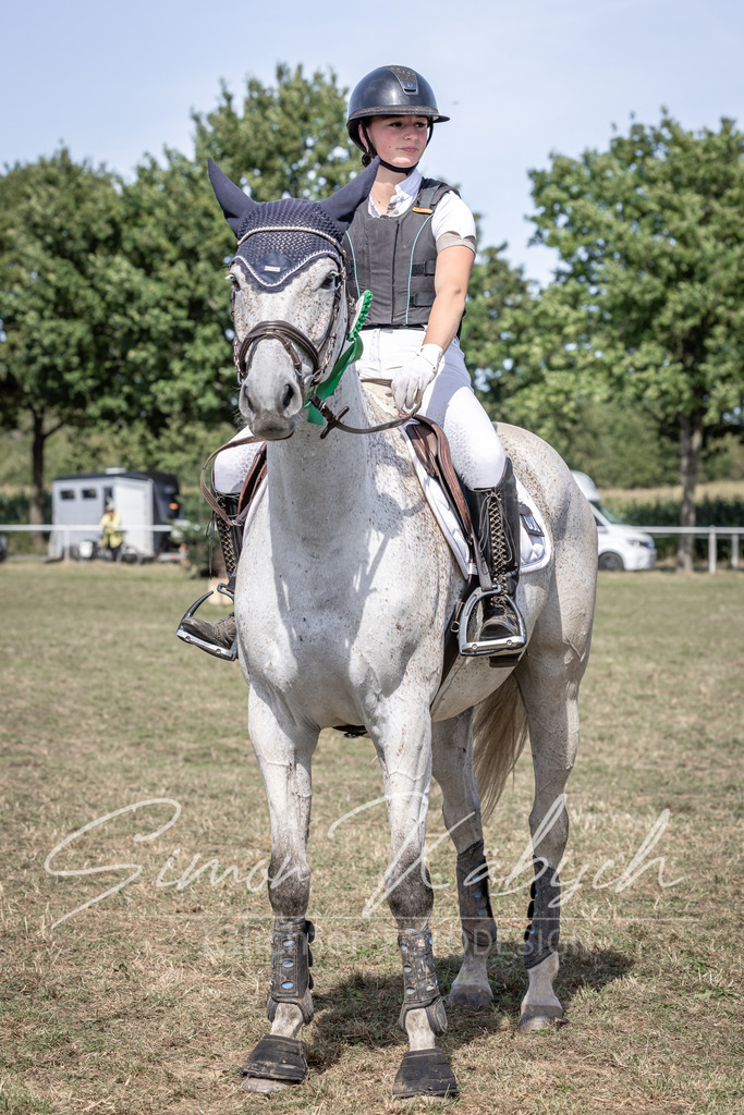 20250907-_3LI0519 | Tierfotografie Pferde, Hunde, Katzen, Haustiere.
Turnierfotografie Reitturniere, Reiten, Springreiten, Dressur in Hanau, dem Main-Kinzig-Kreis und dem Rhein-Main- Gebiet um Frankfurt