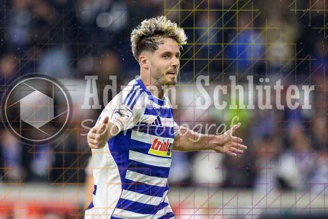 MSV Duisburg vs FC Hansa Rostock - 3. Liga | Duisburg, Deutschland, 03.10.25:   Tobias Fleckstein (MSV Duisburg) Torjubel, jubelt nach seinem Treffer zum 2:1 waehrend des Spiels der 3. Liga MSV Duisburg vs FC Hansa Rostock in der schauinsland-reisen-arena(Foto von Brauer-Fotoagentur / Adrian Schlueter)