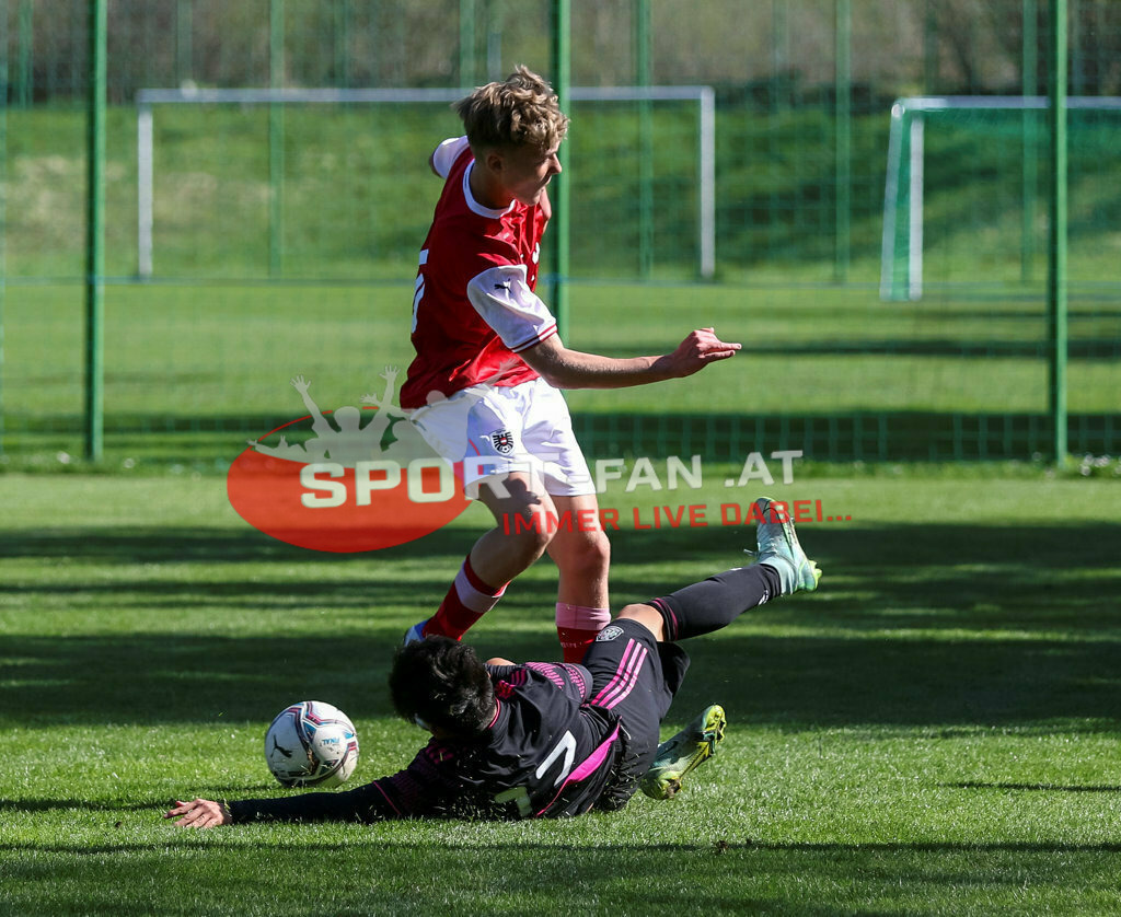 AUSTRIA U15 - MEXICO U15 | Jared Napoles (Mexico #13) YAKIK SPALT (Austria #16) ; AUSTRIA U15 - MEXICO U15 am 29.04.2022 in Arnoldstein
(Sportplatz), AUSTRIA, (Photo by Ernst Krawagner sport-fan.at) - Realisiert mit Pictrs.com