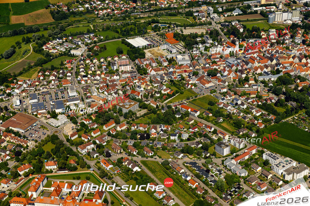 Das Luftbild der Stadt Aichach wurde 2022 vom Flugzeug heraus erstellt (keine Drohnen-Aufnahmen) Aufnahmehöhe ca.450 Meter- hohe Bildauflösung und Druck-Qualität. Garantiert!