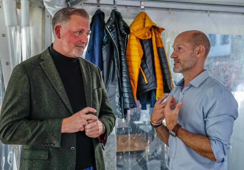 top-top.de 240913-122 | Foto, Video, Fotografie, Videografie, Fotobox, DJ, Discjockey, Musik, Musikbox, Veranstaltung, Photobooth, Amazon, Ebay, Buchtipp, Bestseller, Autor, Verlag, Buch, Wesel, Hamminkeln, NRW, Dinslaken, Rees, Drohne, Hochzeit, Party, Fotobox, Wesel, Fotograf