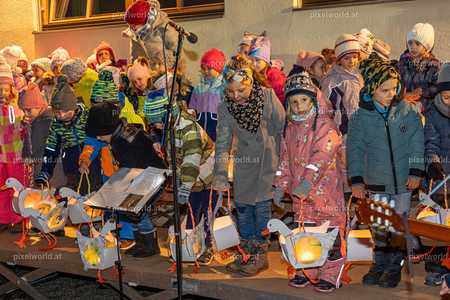 Laternenfest in St. Martin | Bildershop von pixelworld.at - Realisiert mit Pictrs.com