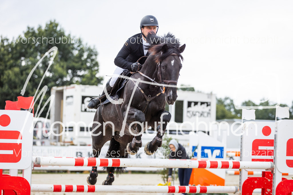 BHO-2PhSpr-M-5-2036 | MomenTaufnahmen Pferdesportfotos