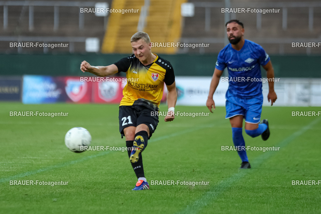 SB_KFCBAU_20250815_4236.JPG -  - KFC Uerdingen - SF Baumberg - Oberliga Niederrhein | Krefeld, Deutschland, 15.08.25: Jan Bachmann (KFC Uerdingen) in Aktion, am Ball, Einzelaktion während des Oberliga Niederrhein Spiels zwischen KFC Uerdingen - SF Baumberg in der Grotenburg Stadion am 15. August 2025 in Krefeld, Deutschland. (Foto von Stefan Brauer/Brauer-Fotoagentur)