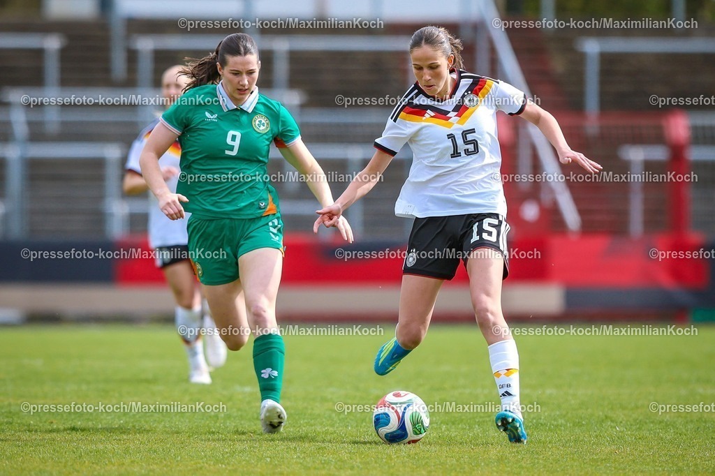 xKWIx10042601009 | 2026.04.10, xkwix, Fußball, UEFA Women's UNDER 19 Championship qualification, Republic of Ireland - Germany, Uhlenkrugstadion, Runde 2 1.Spieltag, Saison 2025 / 2026: Maj Schneider (Deutschland U19 Frauen #15) im Zweikampf gegen Hazel Donegan (Irland U19 Frauen #9) DFB regulations prohibit any use of photographs as image sequences and or quasi-video. Photo: xKamilxWilkowskixPressefotoKochx