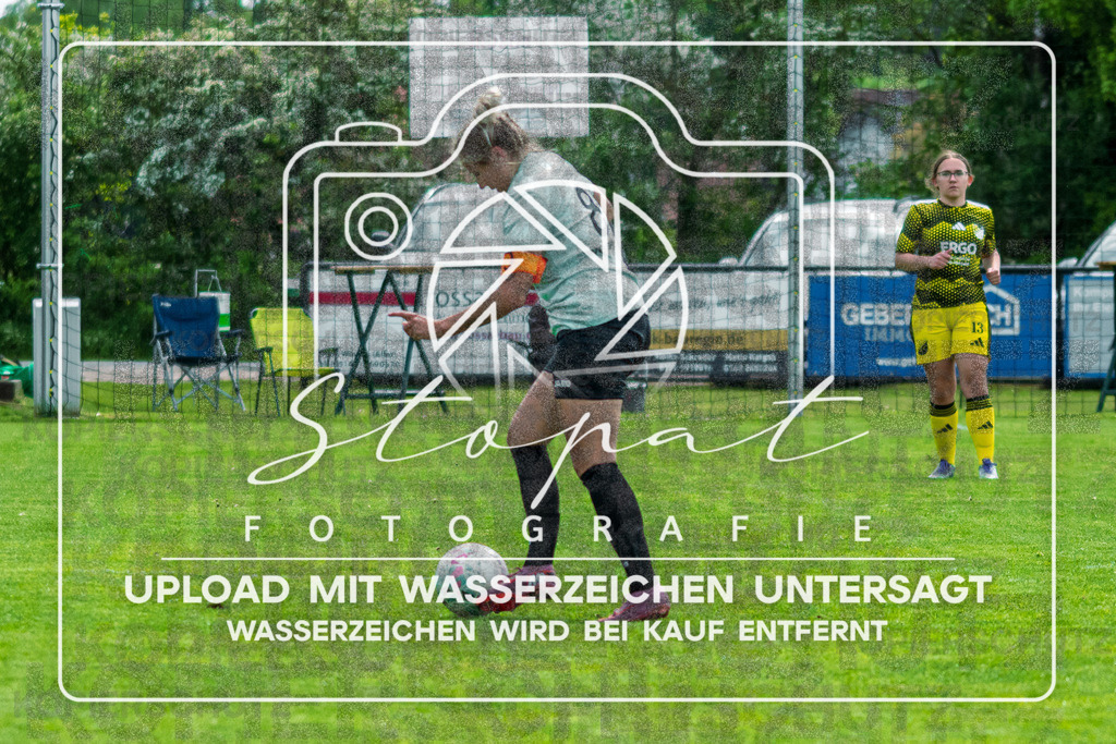 Kreisliga Damen HK/CE - Kickers Wolthausen vs. SG Fulde | Malina von Elmendorf (Kickers Wolthausen #8); Kreisliga Damen HK/CE - Kickers Wolthausen vs. SG Fulde am 17.05.26 in Sportplatz Wolthausen, Wolthausen - Realisiert mit Pictrs.com