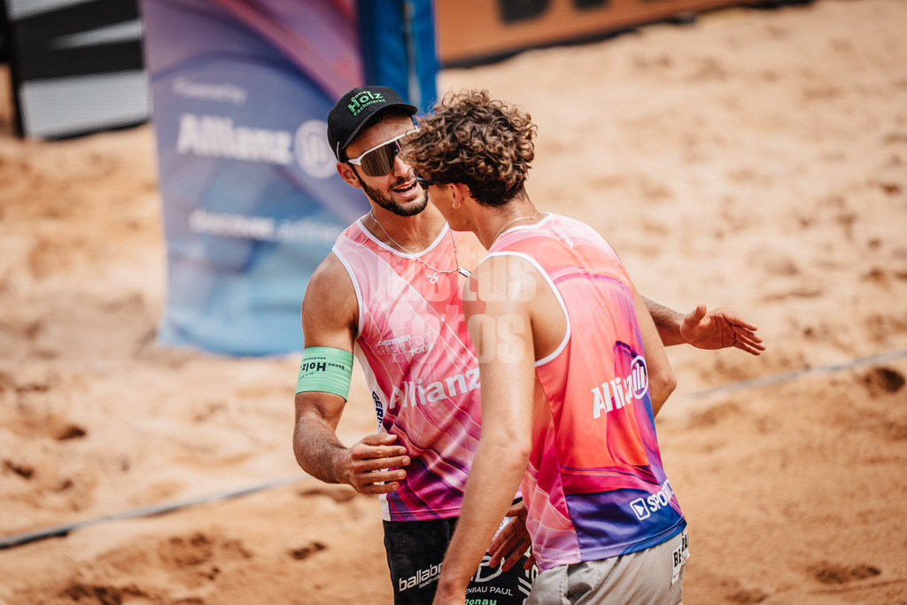 Beachvolleyball | Männer | Allianz German Beach Tour 2025 | Tourstop München | 04.07.2025 | v.l. Kim Huber und Hennes Nissen