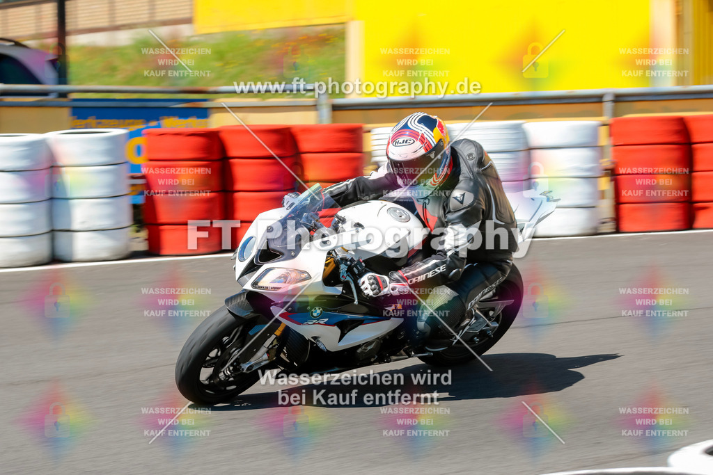 Moto-TeamOBK-22001 | Hier findet Ihr Bilder von Touristenfahrten auf der Nürburgring Nordschleife oder von anderen Veranstaltungen die ich besucht habe. Viel Spass beim Durch Schauen 