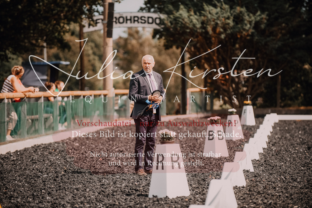 DSC_5128 | Pferde- und Turnierfotografie in Westsachsen. Pferdeportraits, Auftragszeichnungen und intuitive Kunst.