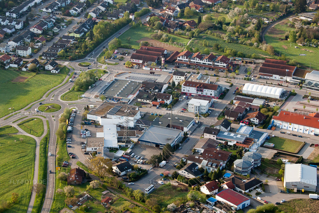 Luftbild: Gewerbegebiet Schießhüttencenter von Norden im Ortsteil Langensteinbach in Karlsbad im Bundesland Baden-Württemberg in Deutschland. Foto: IMG_26473.jpg vom 28.04.2010 durch Werner Riehm/FLY-FOTO.de