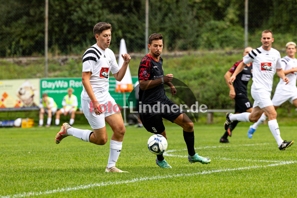 SV Unterhausen gegen SV Polling II  | Fußball A-Klasse Herren Oberbayern Zugspitze Gruppe 5 6. Spieltag, SV Unterhausen gegen SV Polling II , 20240908,Duell zwischen Florian NEUMAIER (SV Polling II 5) und Julian BITTNER (SV Unterhosen 9),2024-09-08 in Unterhausen (Sportplatz Unterhausen), Julian BITTNER (SV Unterhosen 9), Florian NEUMAIER (SV Polling II 5)Copyright: WolfgangxLindner www.foto-lindner.de / shop.foto-lindner.de