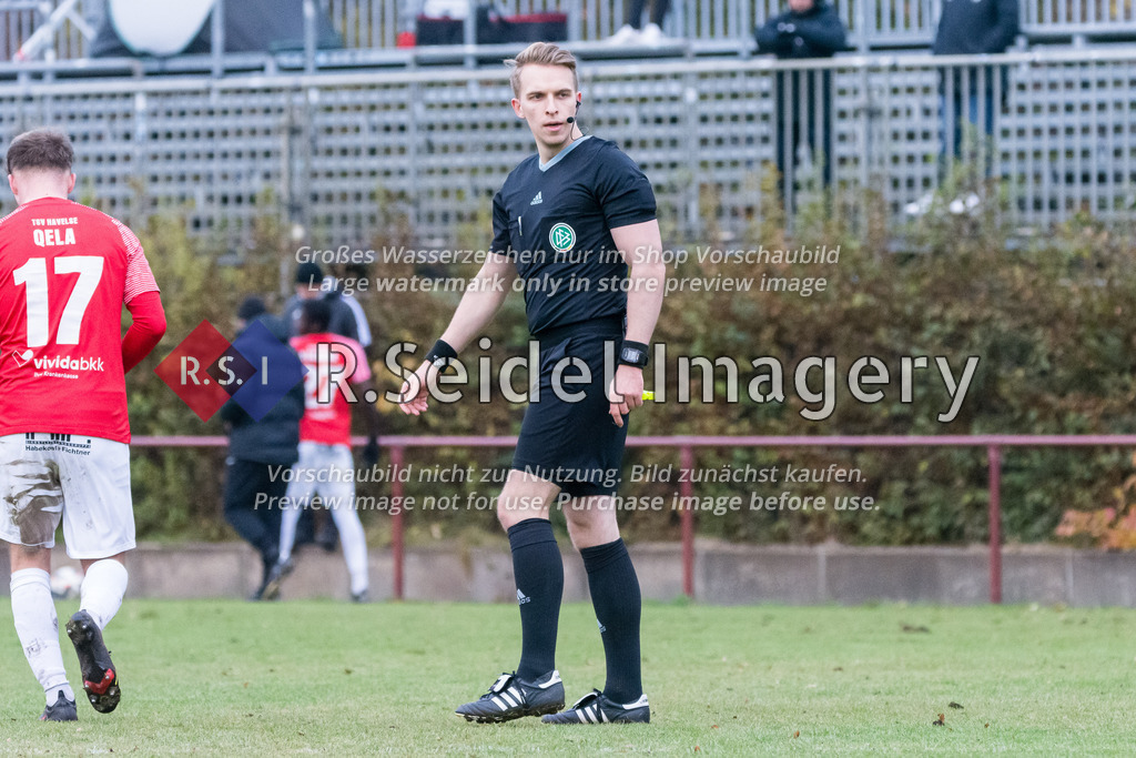 Fußball, Saison 2022/23, Regionalliga Nord, HSV II - TSV Havelse, Wolfgang-Meyer-Stadion (Hamburg), 03.12.2022, 21. Spieltag | Luca Jürgensen (Schiedsrichter)