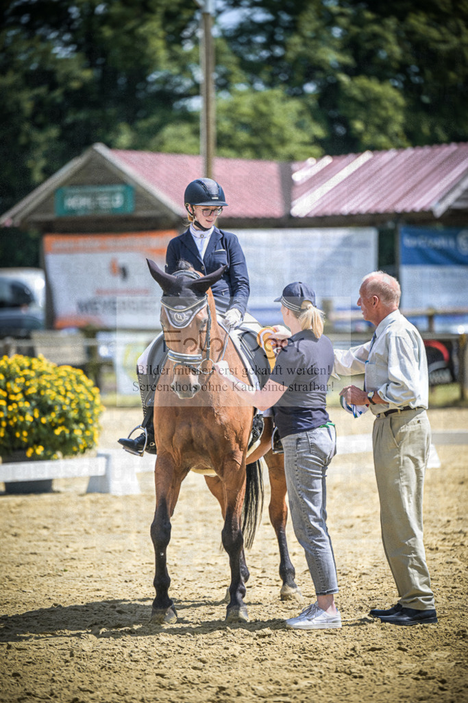 DOS_5595 | Entdecke hochwertige Reitturnierfotos von Foto Oger. Professionell, emotional und authentisch – jetzt Lieblingsmomente im Shop bestellen.Deutschlandweite Turnierfotografie. - Realisiert mit Pictrs.com
