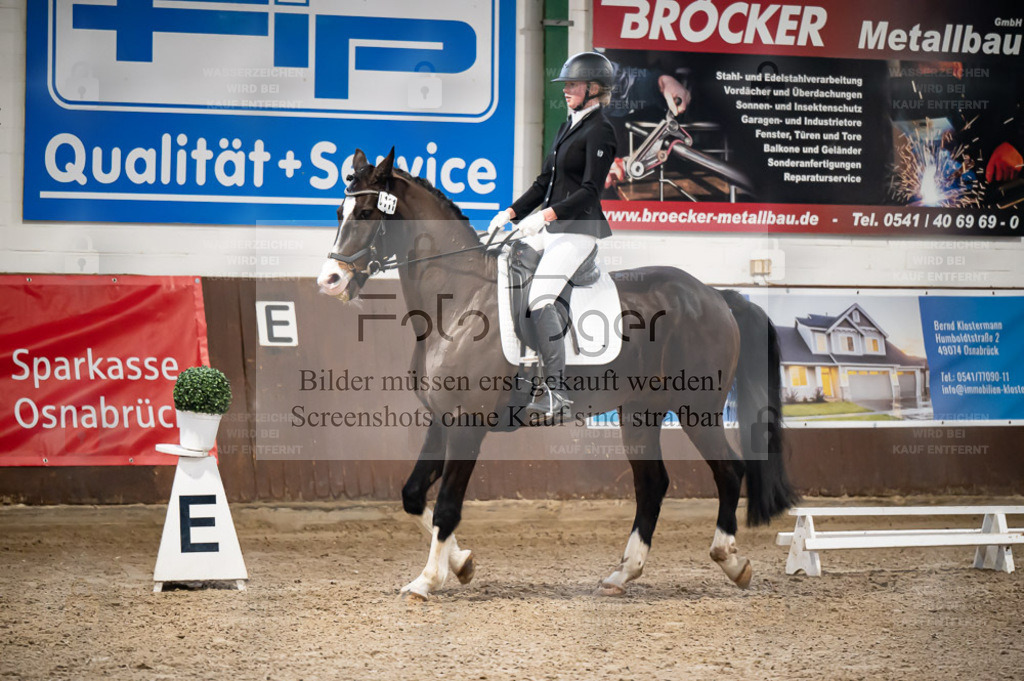 Hallenreittunier Voxtrup 2023 | Entdecke hochwertige Reitturnierfotos von Foto Oger. Professionell, emotional und authentisch – jetzt Lieblingsmomente im Shop bestellen. - Realisiert mit Pictrs.com