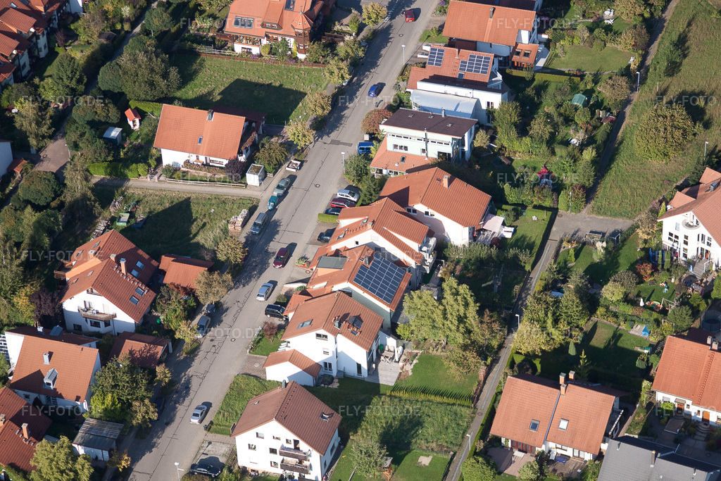 Luftbild: Langensteinbach, Mozartstr im Ortsteil Langensteinbach in Karlsbad im Bundesland Baden-Württemberg in Deutschland. Foto: IMG_45181.jpg vom 21.09.2011 durch Werner Riehm/FLY-FOTO.de