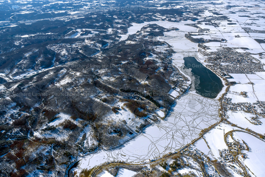 4043678 | GüNNE 13.02.2021 Winterlich schneebedeckte Staubecken und Uferbereiche am Stausee " Möhnsee " in Günne im Ruhrgebiet im Bundesland Nordrhein-Westfalen, Deutschland. Weiterführende Informationen bei: Ruhrverband. // Wintry snowy impoundment and shore areas at the lake " Moehnsee " in Guenne at Ruhrgebiet in the state North Rhine-Westphalia, Germany. Further information at: Ruhrverband. Foto: Gerhard Launer