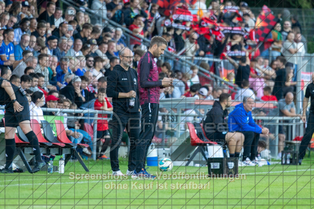 20250729_192416_0026 | #,1.Göppinger SV (rot) vs. SV Stuttgarter Kickers (gelb), Fussball, DB-Regio-WFW-Pokal - wfv, 2.Runde, Saison 2025/2026, Rasensportplatz Stadion SV Göppingen, Hohenstaufenstr. 116, 73033 Göppingen, 29.07.2025 - 19:00 Uhr,Foto: PhotoPeet-Sportfotografie/Peter Harich
