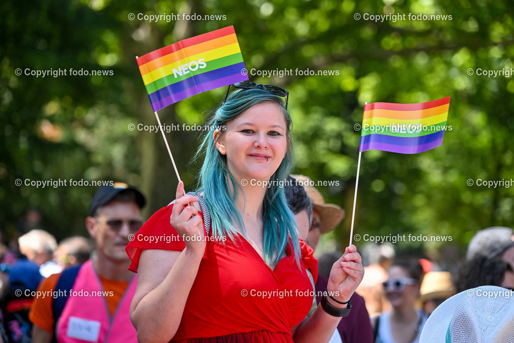 Linzpride 2025_ 21.06.2025-43 | 21.06.2025, Linz, AUT, Linzpride 2025, im Bild Teilnehmer an der Linz Pride 2025