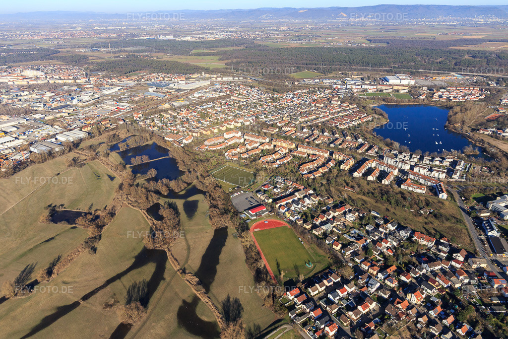 Luftbild: Rohrhofer Straße und Rheinauer See von Westen im Ortsteil Rheinau in Mannheim im Bundesland Baden-Württemberg in Deutschland. Foto: IMG_125487.jpg vom 21.02.2021 durch Werner Riehm/FLY-FOTO.de