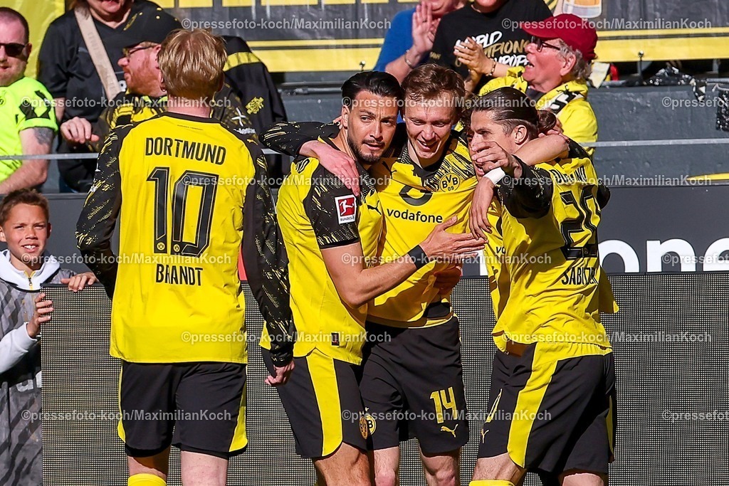 BVB26042601010 | 26.04.2026, Fußball, Borussia Dortmund - SC Freiburg, 1. Fußball Bundesliga, 31. Spieltag, Signal Iduna Park, Saison 2025 2026: Torjubel nach dem Tor zum 1:0 durch Torschütze Maximilian Beier&nbsp;(BVB #14)  zusammen mit Ramy Bensebaini&nbsp;(BVB #05) Marcel Sabitzer&nbsp;(BVB #20) Julian Brandt&nbsp;(BVB #10)   DFB regulations prohibit any use of photographs as image sequences and or quasi-video.