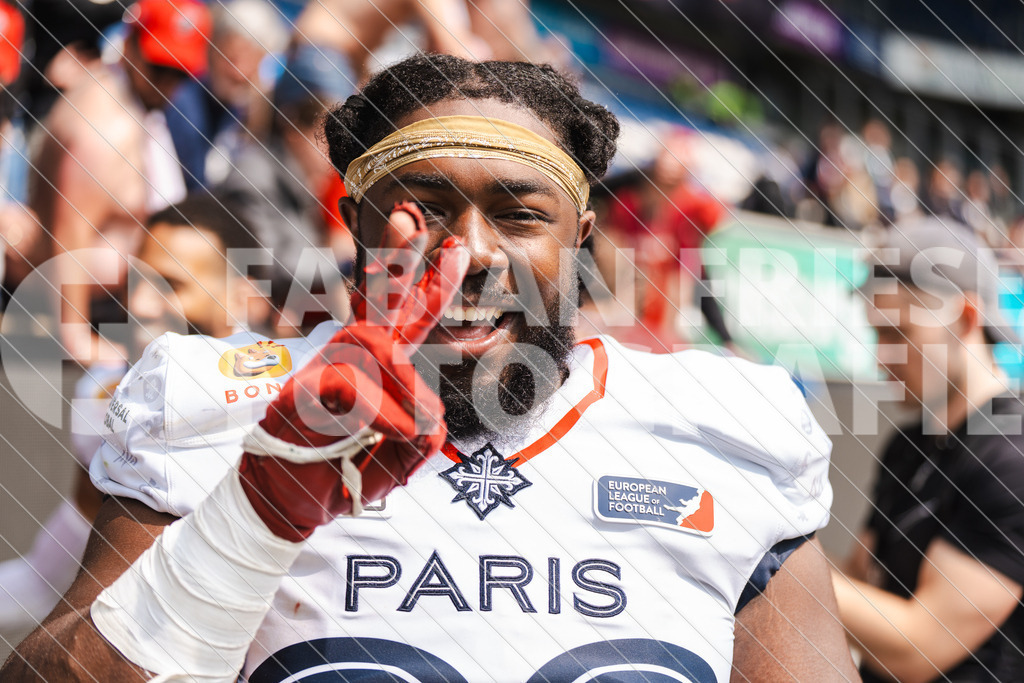 GER Rhein Fire vs. Paris Musketeers, Football, European League of Football, Spieltag 4, Saison 2025, 08.06.2025 | GER Rhein Fire vs. Paris Musketeers, Football, European League of Football, Spieltag 4, Saison 2025, 08.06.2025Foto: Fabian Friese - Realisiert mit Pictrs.com
