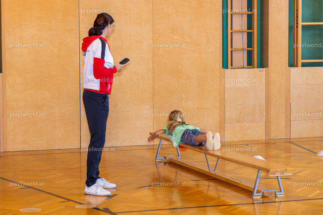 Sport in der Volksschule mit Sabrina Wrann | Bildershop von pixelworld.at - Realisiert mit Pictrs.com