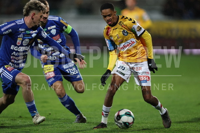 TSV Egger Glas Hartberg vs SV Oberbank Ried – Austrian Bundesliga Match | The image shows Antonio Van Wyk (Ried) with the ball, at the Bundesliga match TSV Hartberg vs SV Ried at Profertil Arena Hartberg. 22.11.2025