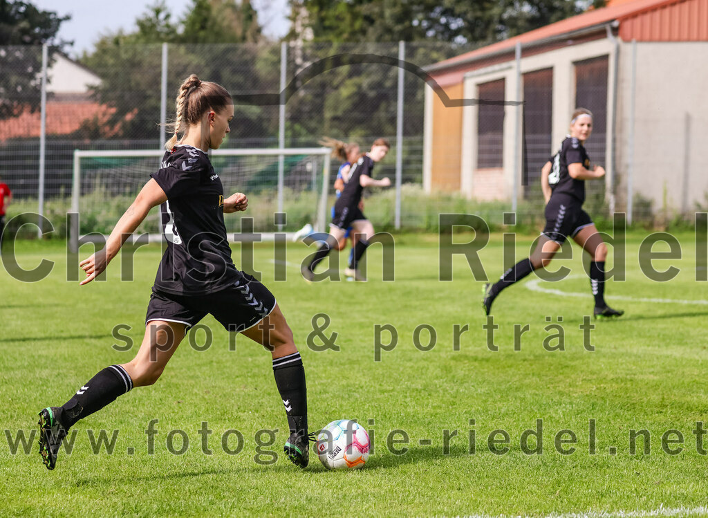 2023-09-03_019_Teamware_Cup_2023 | Oberding, Deutschland, 03.09.2023:
Fußball, TS Teamwear Cup 2023, Vorrunde, FC Schwaig gegen FC Langengeisling, Endergebnis: 

Foto: Christian Riedel / fotografie-riedel.net
