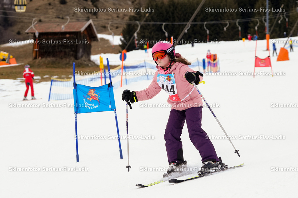 SRF_02.01.2026_0737 | Skirennfotos,Serfaus,Fiss,Ladis,Kinderskirennen,Winter,Tirol,Oberland,skirace,SFL,feelfree,weil wir's genießen,ski,Ski,skifahren,Sonnenplateau, - Realisiert mit Pictrs.com