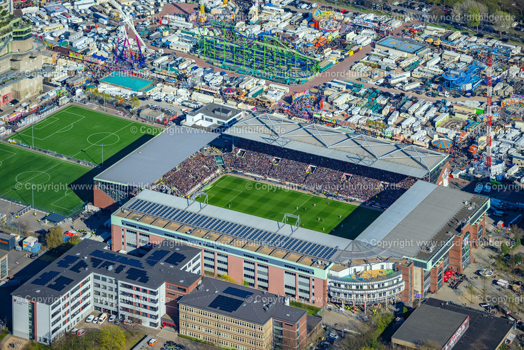 Hamburg_Millerntor_Stadion_St_Pauli_Gegen_Mönchengladbach_ELS_2845060525 | HAMBURG 06.04.2025 Sportstätten-Gelände der Arena des Stadion " Millerntor-Stadion " am Harald-Stender-Platz im Ortsteil Sankt Pauli in Hamburg, Deutschland. Weiterführende Informationen bei: Fußball-Club St. Pauli v. 1910 e.V.,  Professor Pfeifer und Partner Ingenieurbüro für Tragwerksplanung GmbH,  SHA Scheffler Helbich Architekten GmbH. // Sports facility grounds of the arena of the stadium "Millerntor- Stadion" in am Heiligengeistfeld in the St. Pauli district in Hamburg, Germany. Further information at: Fussball-Club St. Pauli v. 1910 e.V.,  Professor Pfeifer und Partner Ingenieurbuero fuer Tragwerksplanung GmbH,  SHA Scheffler Helbich Architekten GmbH. Foto: Martin Elsen