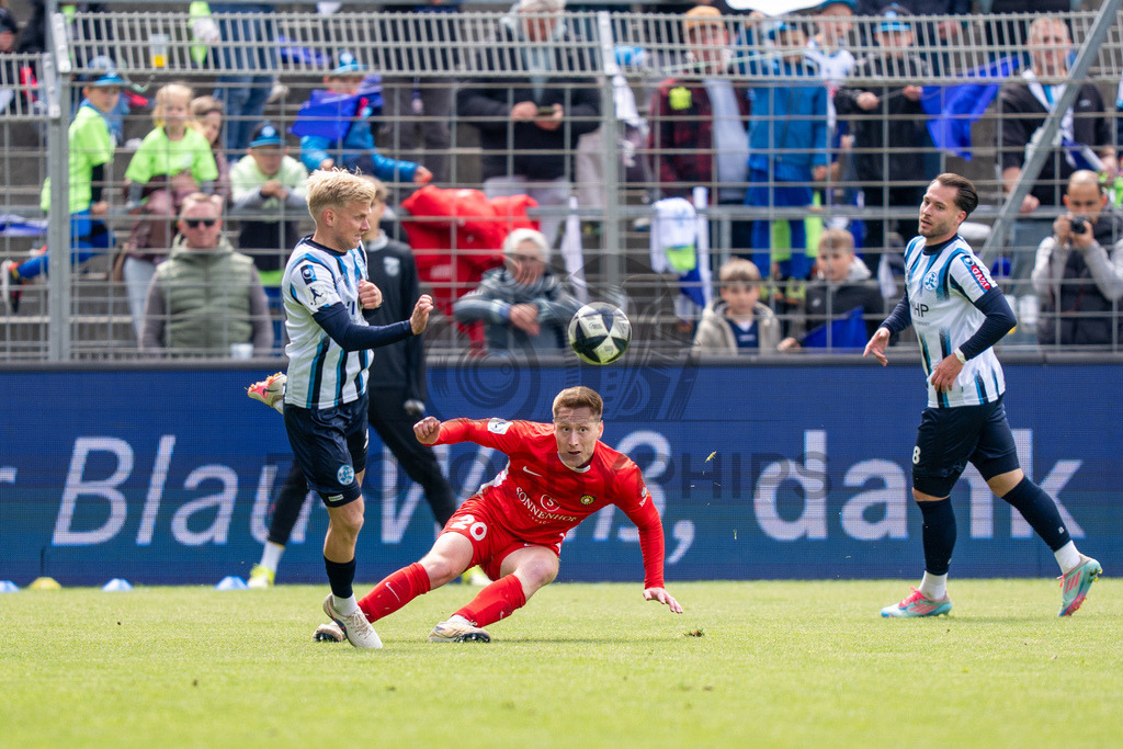 Stuttgarter Kickers vs. SG Sonnenhof Großaspach, Fussball, Regionalliga Suedwest, 34. Spieltag, 16.05.2026 | Leon Maier (SG Sonnenhof Großaspach, #20),Stuttgarter Kickers vs. SG Sonnenhof Großaspach, Fussball, Regionalliga Suedwest, 34. Spieltag, 16.05.2026