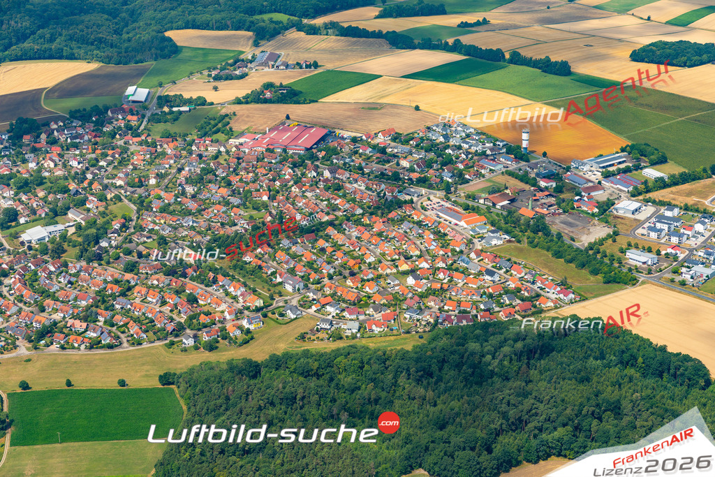 Aktuelles Luftbild von  Wallhausen - Die Luftaufnahme wurde 2022 mittels UL-Flugzeug erstellt ( keine Drohne ) - hochauflösende Kamera-Systeme von  Canon -Beste Qualität - Für grossformatige Ausdrucke geeignet. Die Geschenkidee !