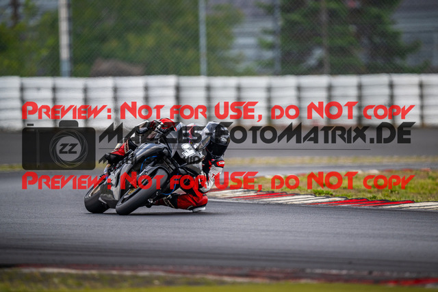 MaZZes_FotoMatrix_230719_2201 | WEISS