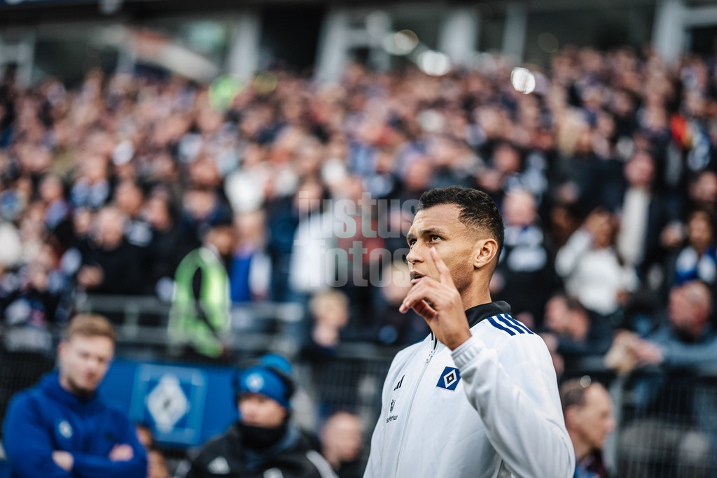 Fußball | Männer | Saison 2024/2025 | 2. Fußball-Bundesliga | 11. Spieltag | Hamburger SV vs. 1. FC Nürnberg | 03.11.2024 | Davie Selke (#27, HSV) beim Einlauf ins Stadion
