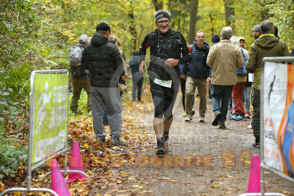 251026_1335_EX1_3697 | Sportfotografie im Rhein-Sieg Kreis, Köln, Bonn, NRW, Rheinland Pfalz, Hessen, etc. Unser Tätigkeitsfeld umfasst den Laufsport vom Volkslauf über den Marathon, Duathlon, Triathon bis zum Ultralauf wie Kölnpfad Ultra oder Schindertrail.