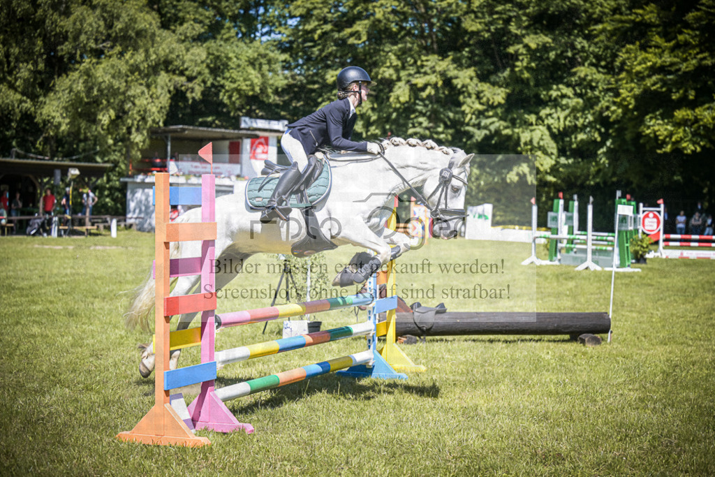 DOS_3022 | Entdecke hochwertige Reitturnierfotos von Foto Oger. Professionell, emotional und authentisch – jetzt Lieblingsmomente im Shop bestellen.Deutschlandweite Turnierfotografie. - Realisiert mit Pictrs.com